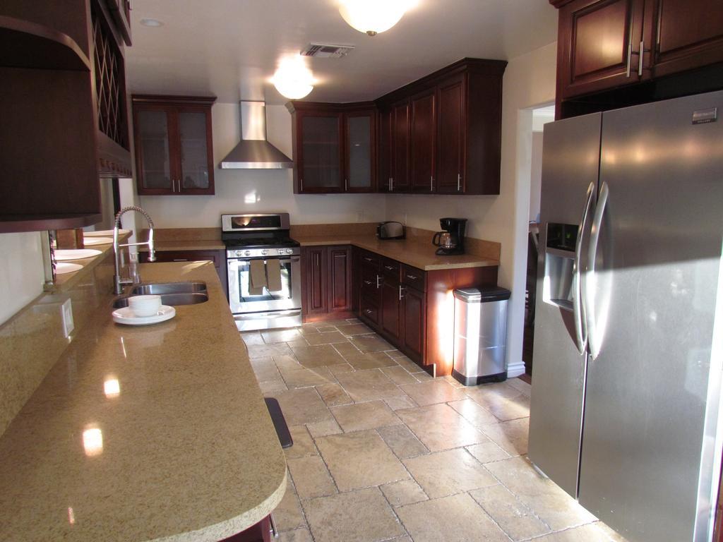 2 Floors House With Pool Casa vacanze *